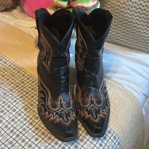 Ariat half boot. Like new.  Size 6